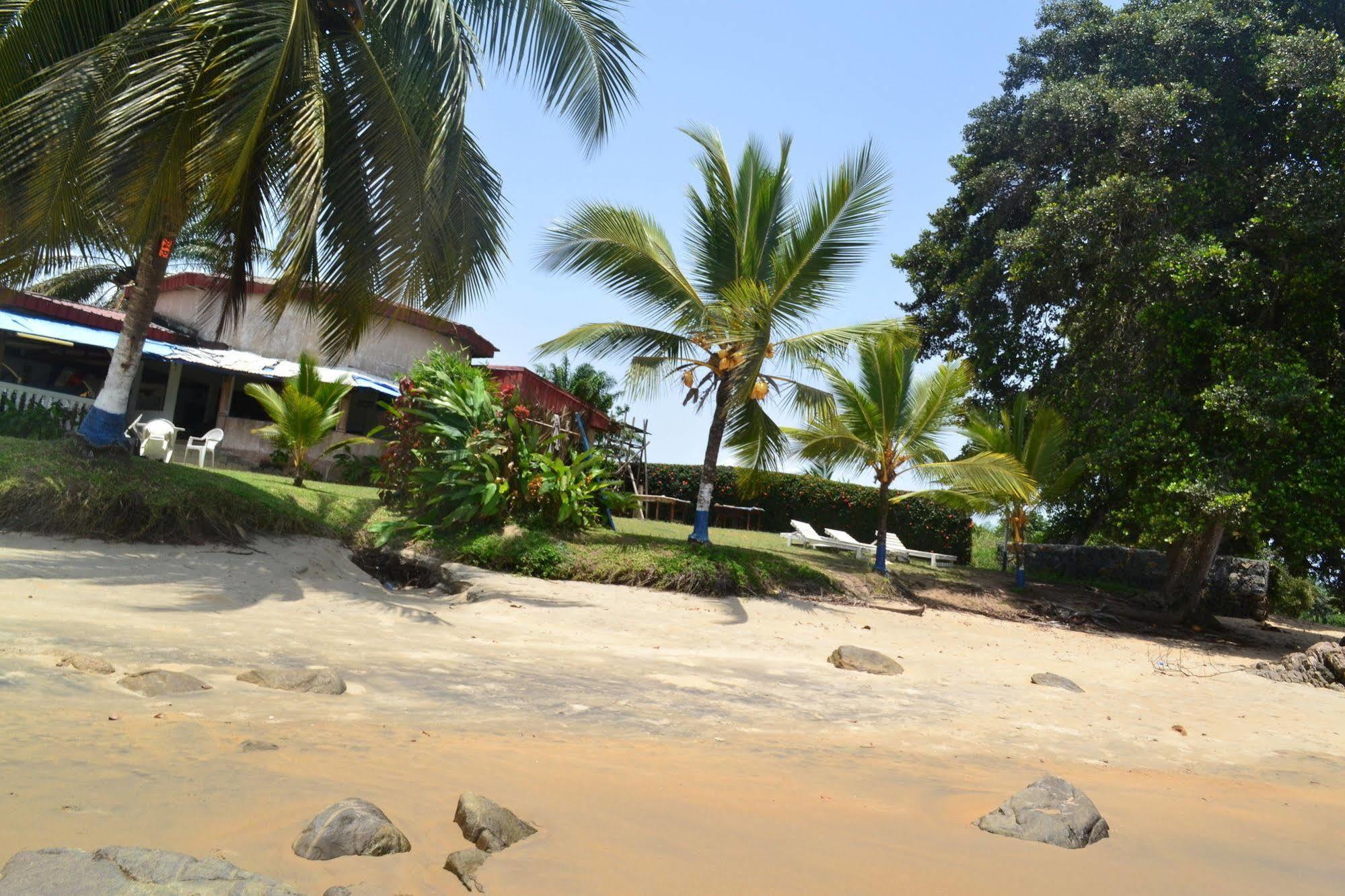 Adrien Beach Hotel クリビ エクステリア 写真